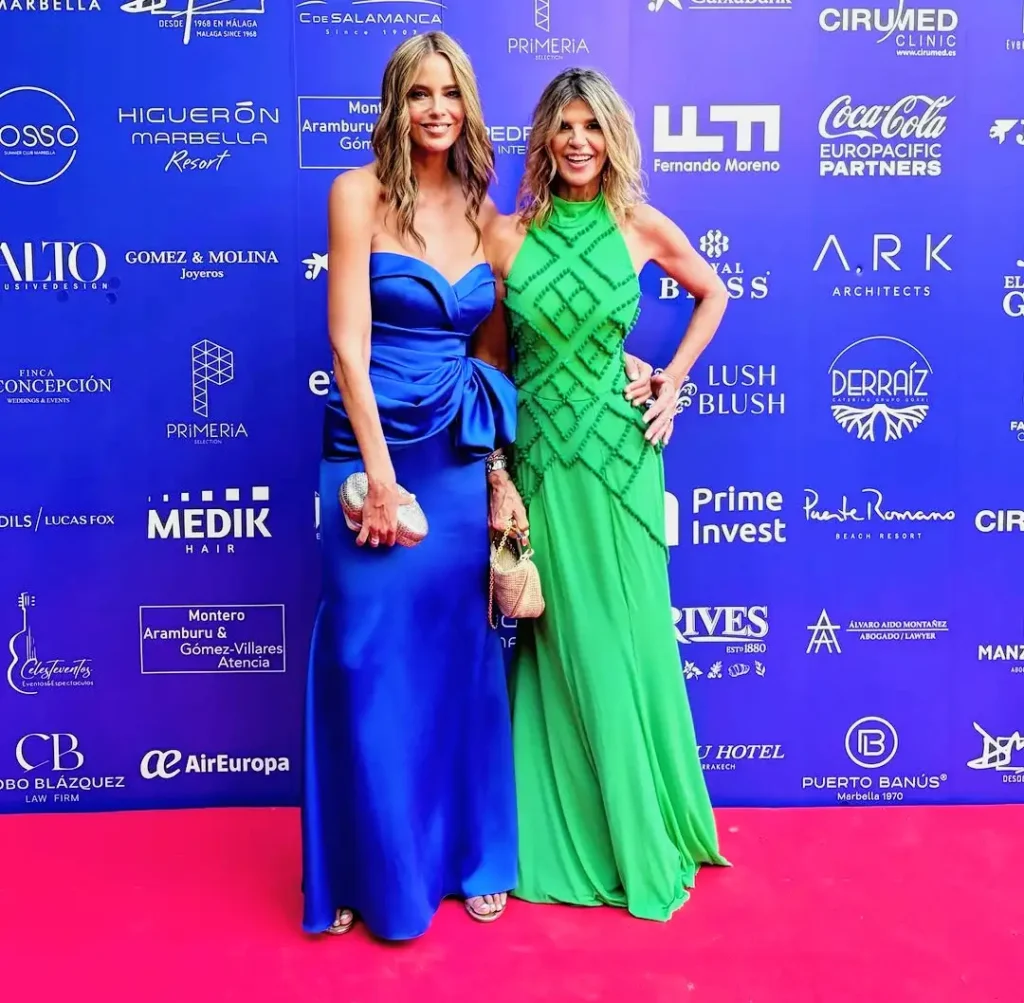 Estefanía Luyk con vestido largo de Sonia Peña en una gala benéfica
