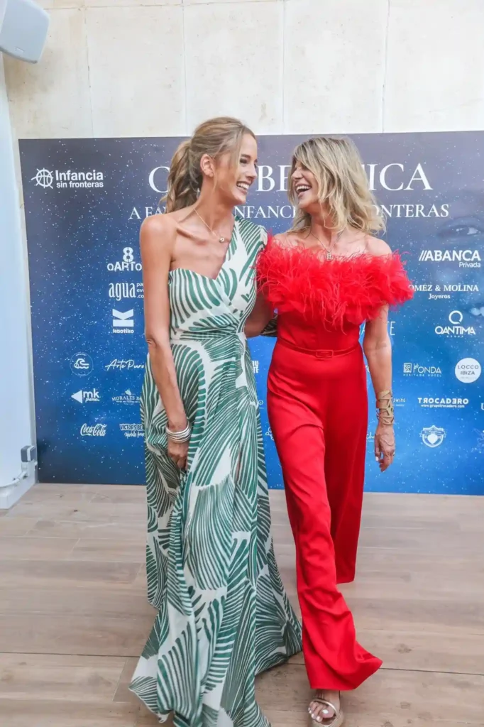 Arantxa de Benito y Estefanía Luyk con looks de Sonia Peña en una gala benéfica